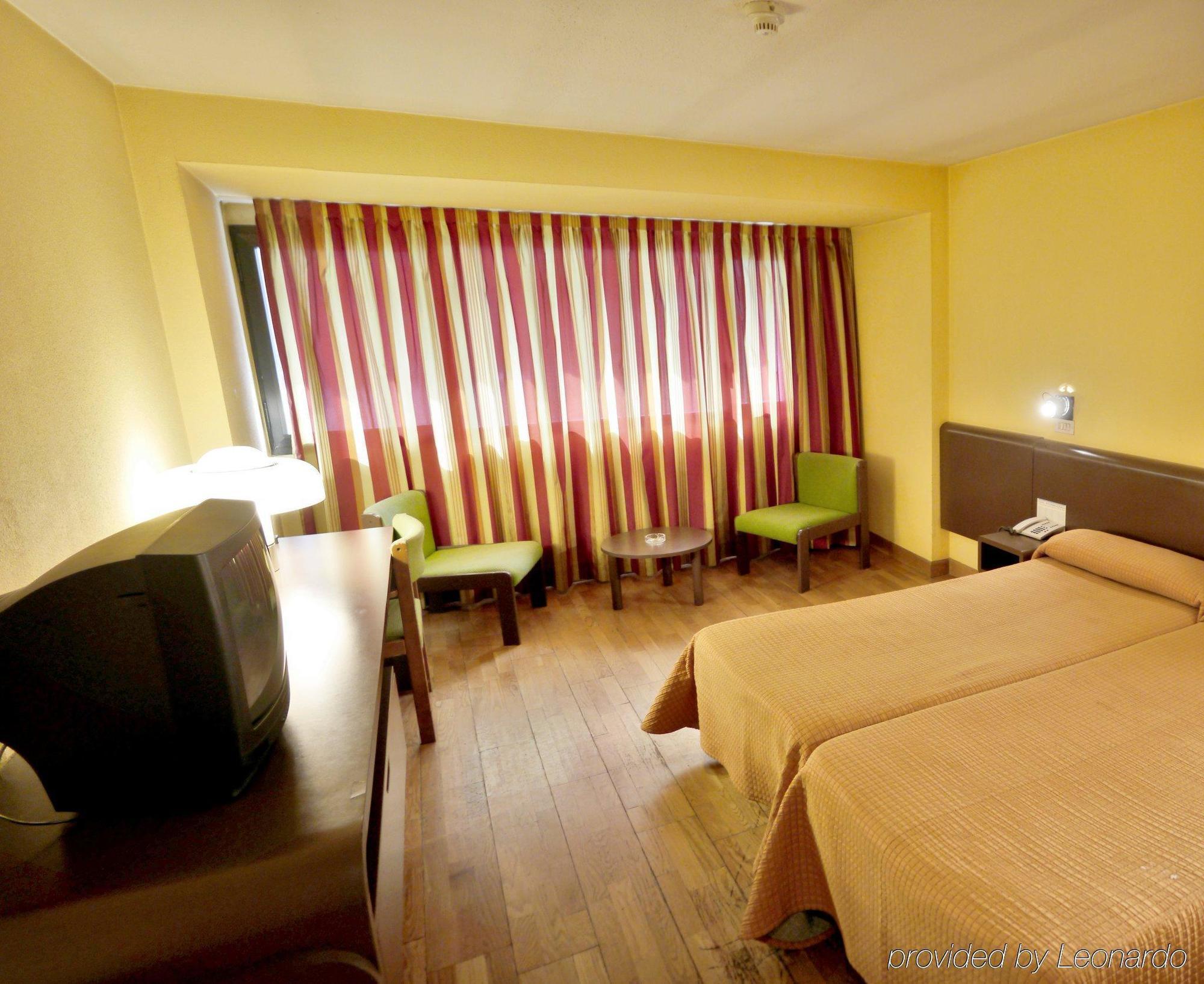 Hotel Sant Eloi Sant Julià de Lòria Habitación foto